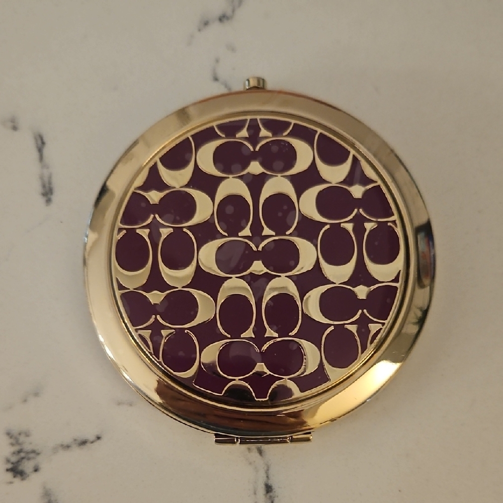 Elegant Gold Compact Mirror